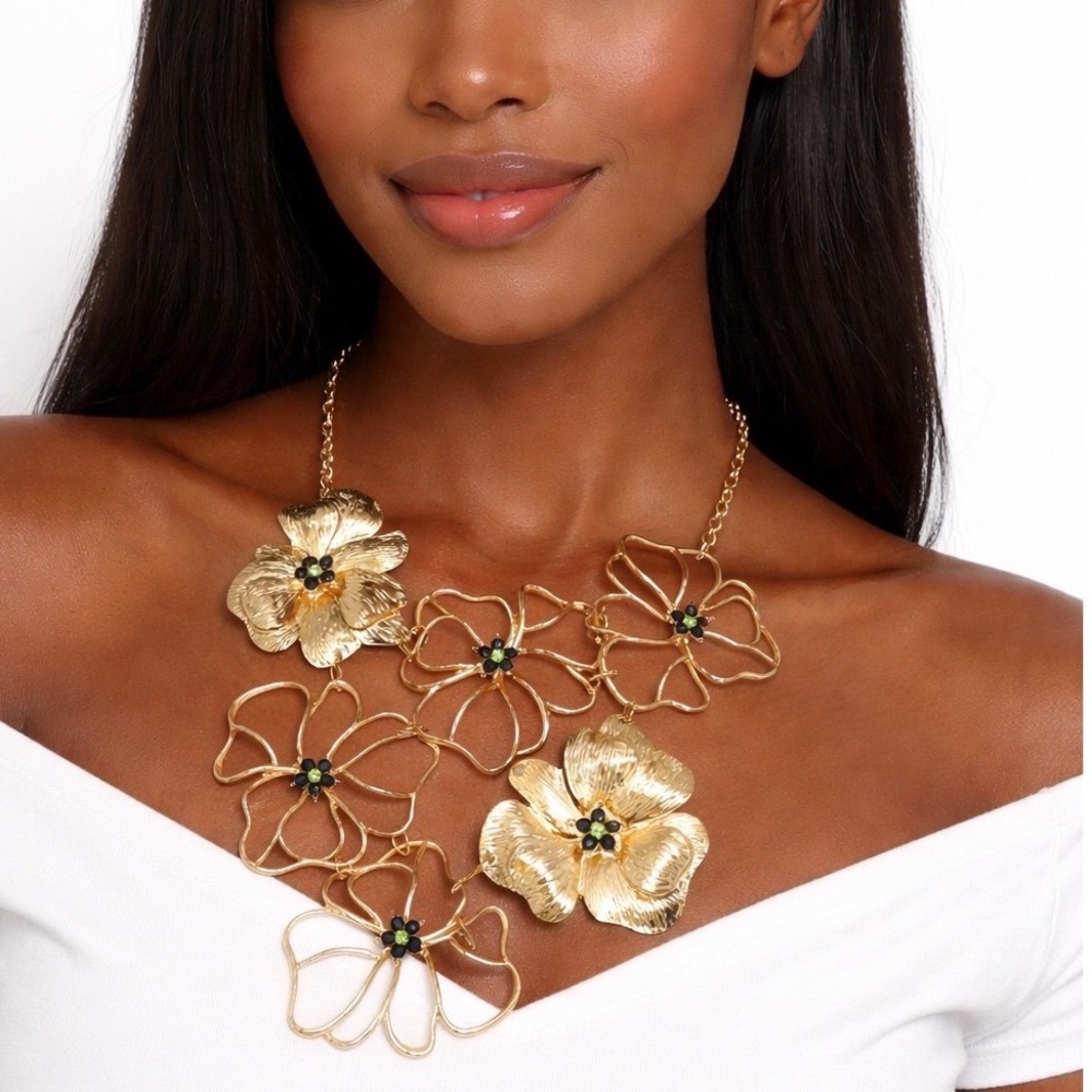 Gold Tone Floral Bib‎ Necklace Tiered Flower Crystal Accent Adjustable 103-82